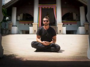 Weltreise Blog Artikel Verweis: 10 GEISTREICHE EINSICHTEN DER VIPASSANA MEDITATION. Warum ein Meditationskurs als buddhistischer Mönch auf Zeit dein Leben nachhaltig bereichert.
